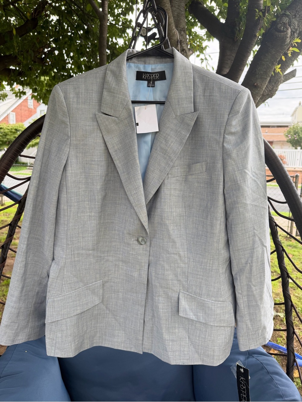Kasper Light Gray Single-Button Notch Lapel Blazer